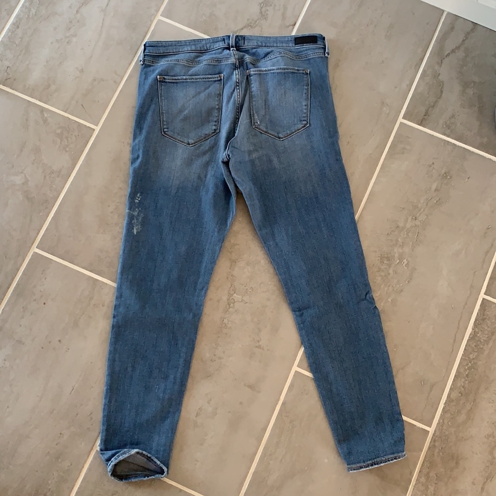 Abercrombie & Fitch - Picture 3 of 5